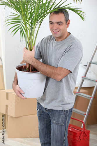 Photo: Man moving Man moving