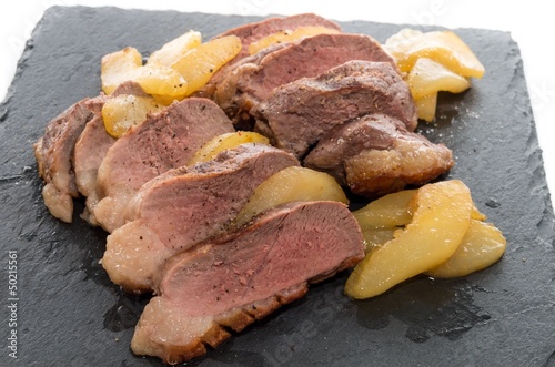 Photo: Magret de canard, poires. Magret de canard, poires.