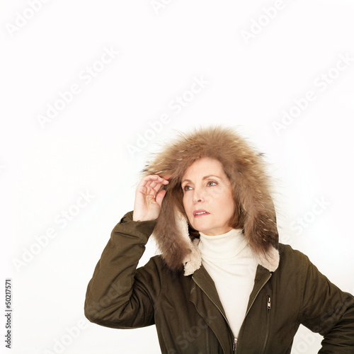 Photo: attraktive Frau trägt Parka attraktive Frau trägt Parka