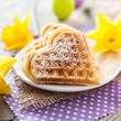 herzwaffeln und osterglocken