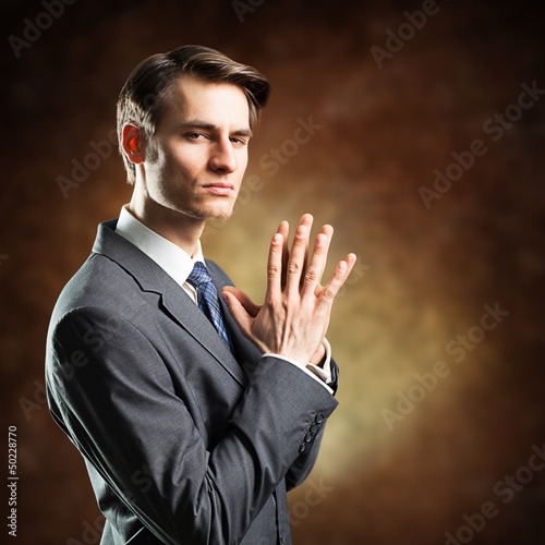 Photo: skeptischer Geschäftsmann skeptischer Geschäftsmann
