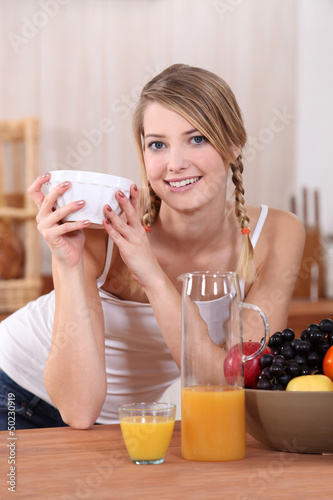 Photo: Adolescent eating breakfast Adolescent eating breakfast