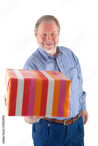 Photo: Mann mit Geschenk Mann mit Geschenk
