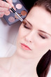 augen makeup mit braunem lidschatten portrait