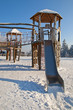 Foto: verschneiter Spielplatz verschneiter Spielplatz