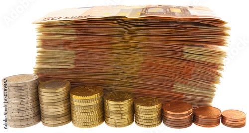 Photo: liasse de billets de 50 euros et pièces liasse de billets de 50 euros et pièces