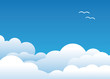 weiße Wolken am blauen Himmel