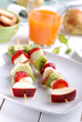 spiedini di frutta assortita