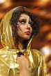 Foto: girl in gold hood mante girl in gold hood mante