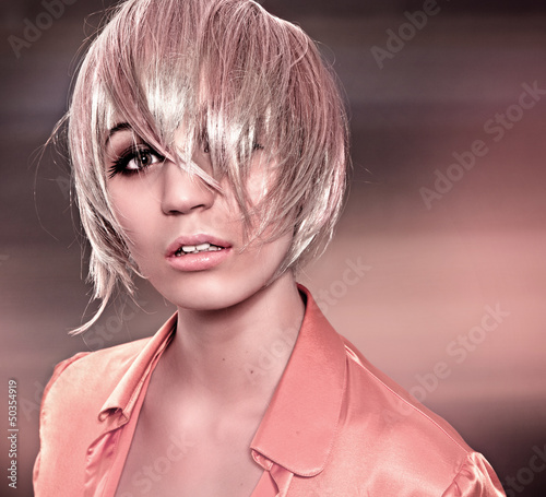 Photo: sinnliche Blondine mit Haarsträhnchen / alterable 29 sinnliche Blondine mit Haarsträhnchen / alterable 29