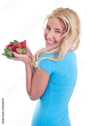 Photo: Junge blonde Frau mit Erdbeeren in der Hand - isoliert Junge blonde Frau mit Erdbeeren in der Hand - isoliert