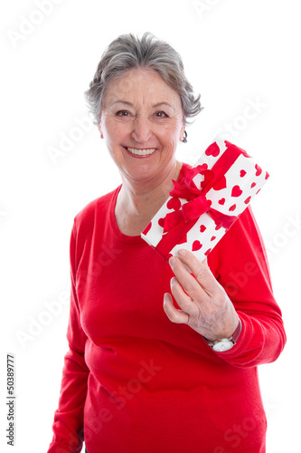 Photo: Großmutter mit einem Geschenk zum Muttertag Großmutter mit einem Geschenk zum Muttertag