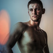 Foto: Portrait of strong athletic caucasian man. Portrait of strong athletic caucasian man.