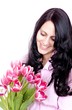 Junge Frau mit Tulpen