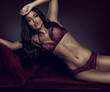Foto: Sexy, sultry woman in lingerie Sexy, sultry woman in lingerie