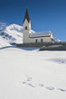 Winterlandschaft mit kleiner Kirche im Vinschgau