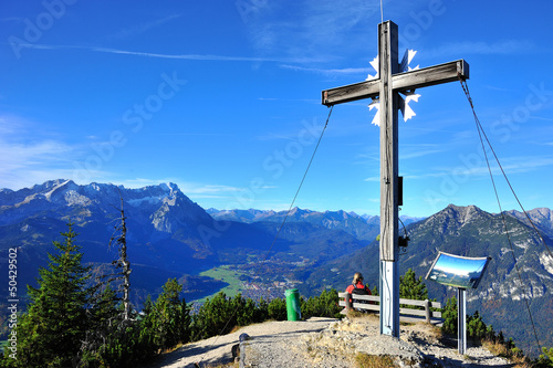 Photo: Gipfelkreuz Berg Wank Blick auf Zugspitzmassiv Gipfelkreuz Berg Wank Blick auf Zugspitzmassiv