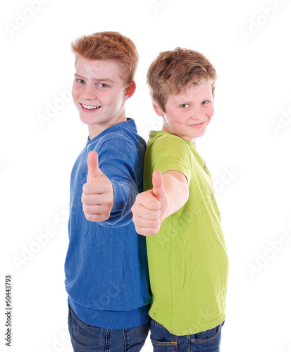 Photo: Zwei Jungen mit Daumen hoch Zwei Jungen mit Daumen hoch