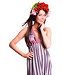 junge blonde Frau mit Tulpenkopfschmuck