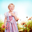 kleines Mädchen im Dirndl