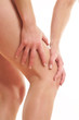 Frau mit Schmerzen im Knie