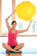 Foto: Young fit woman with fitness ball Young fit woman with fitness ball