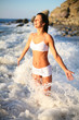 Foto: Happy beautiful girl in the sea waves Happy beautiful girl in the sea waves