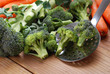 broccoli sul tavolo di legno