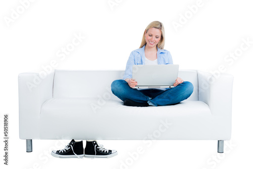Photo: studentin informiert sich im internet studentin informiert sich im internet