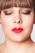 JEUNE FEMME VISAGE CALME FD