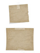 dunkle Papierstücke mit Klebestreifen