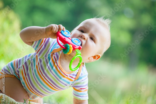 Photo: baby beim spielen baby beim spielen