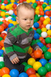 Foto: Baby im Bällebad Baby im Bällebad