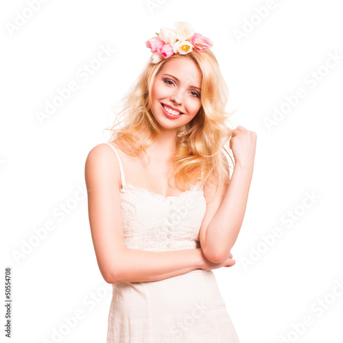 Photo: junge Frau mit Tulpenkopfschmuck junge Frau mit Tulpenkopfschmuck