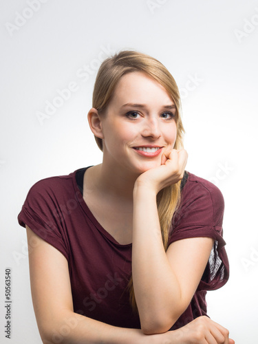 Photo: Junge Blondine lächelt dich an Junge Blondine lächelt dich an