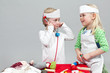 Kinder spielen Arzt