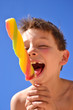 Kind mit Eis