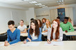 Viele Leute bei der Weiterbildung