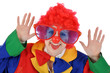 Junge Frau als Clown verkleidet