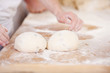 Foto: brotteig in der bäckerei brotteig in der bäckerei