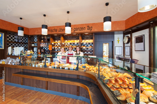 Photo: freundliches verkaufsteam in der bäckerei freundliches verkaufsteam in der bäckerei