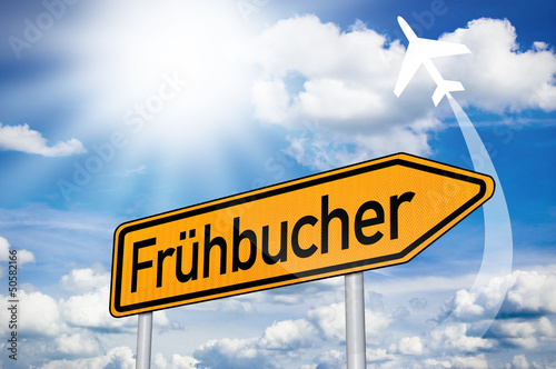 Photo: Schild mit Frühbucher und Flugzeug Schild mit Frühbucher und Flugzeug