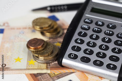 Photo: Taschenrechner und Geld Taschenrechner und Geld