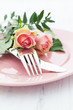 Gedeck mit Rosen