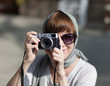Foto: Woman using photo camera Woman using photo camera