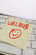 Notiz auf Computer Tastatur: Urlaub
