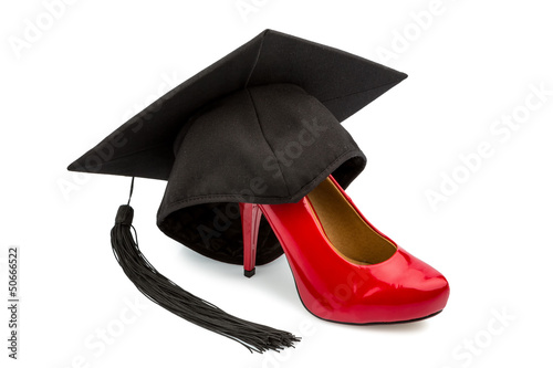 Photo: Damenschuh und Doktorhut Damenschuh und Doktorhut