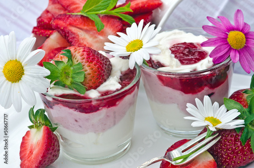 Photo: Fruchtiger Sommer-Genuss mit Erdbeeren und Quark Fruchtiger Sommer-Genuss mit Erdbeeren und Quark