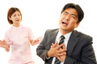 痛みを訴える男性