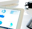 Analyse mit Tablet und Diagrammen